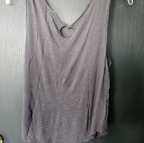 Eyeshadow tank with sheer lace detail. Grey size Medium - Picture 3 of 3